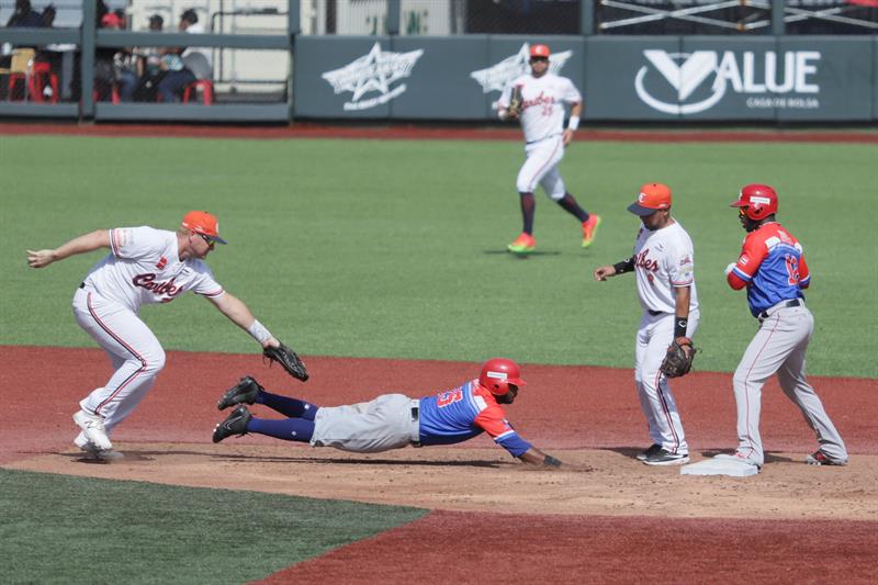 Puerto Rico apalea a Venezuela pero ambos avanzan a semifinales de la Serie del Caribe