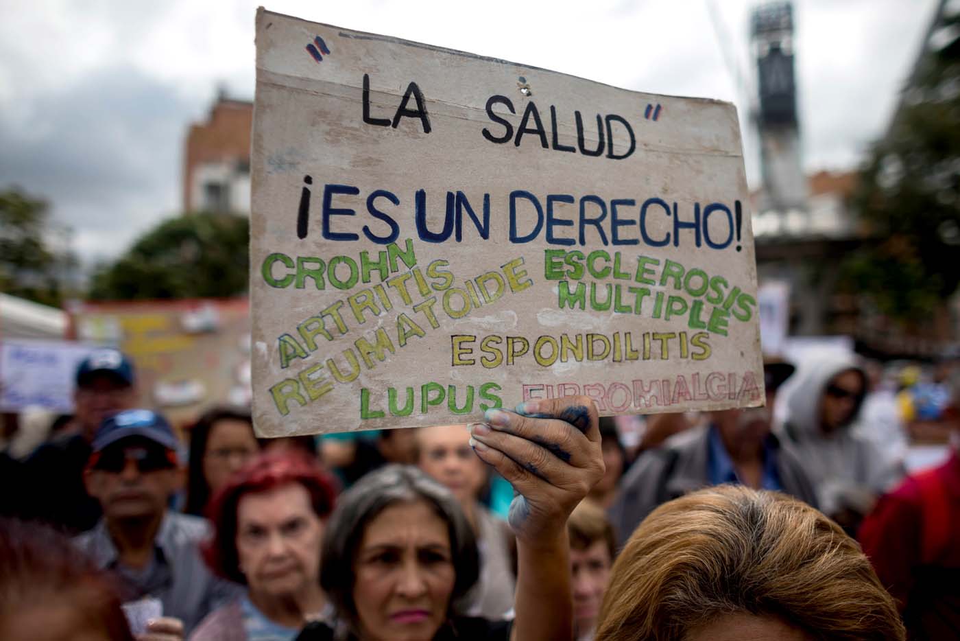 Médicos y pacientes toman hospitales del país en protesta por grave crisis de salud