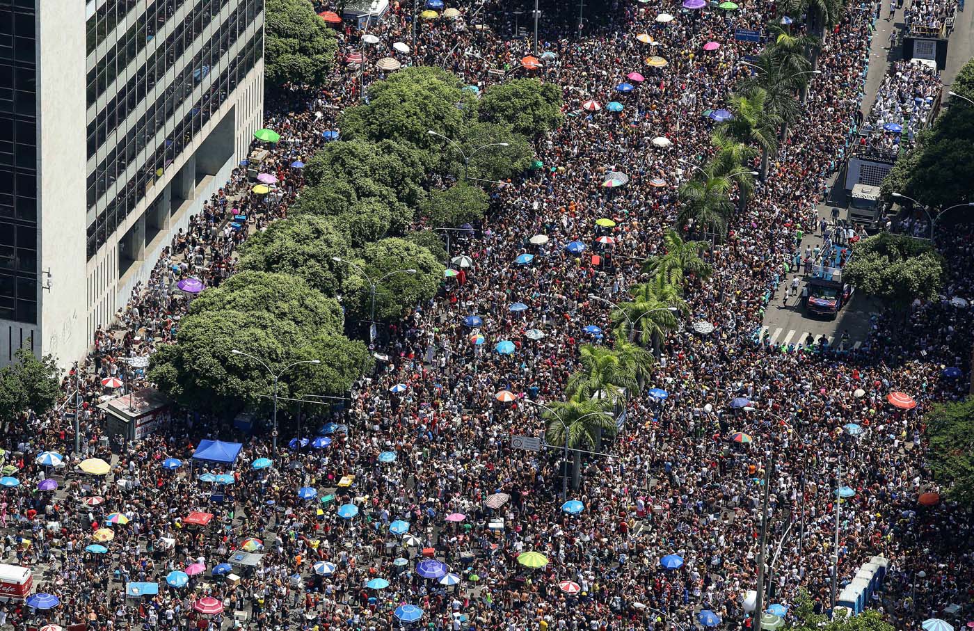 Dos comparsas divierten a millones en Brasil y demuestran ser los mayores del mundo (fotos)