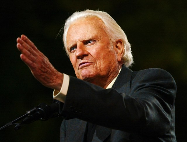 Billy Graham habla durante su Cruzada de Nueva York en Flushing Meadows Park en 2005. REUTERS / Shannon Stapleton