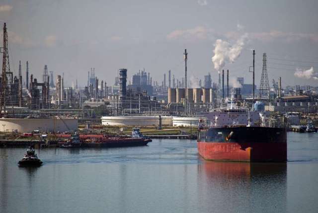 Un buque petrolero sale después de dejar el petróleo en la refinería de Citgo en el Puerto de Corpus Christi. / cortesía