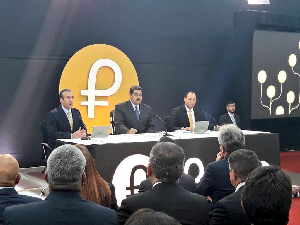 Maduro aprueba certificados para legalizar a más de 5 mil mineros para explotar El Petro