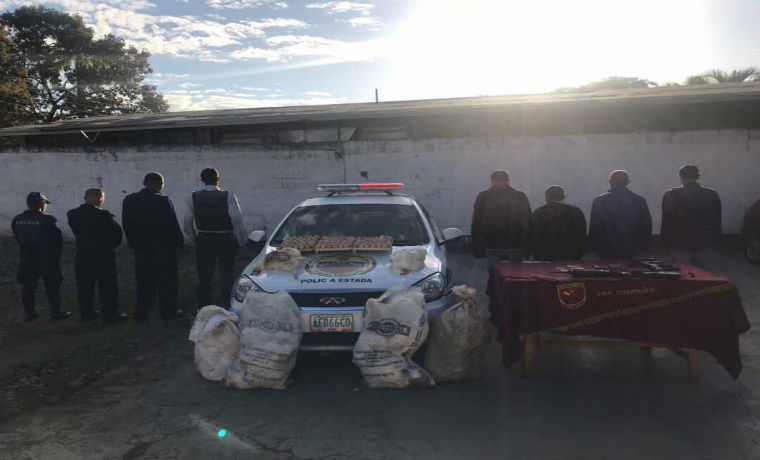 Cuatro funcionarios de PoliCarabobo fueron detenidos por robar huevos y gallinas de una finca