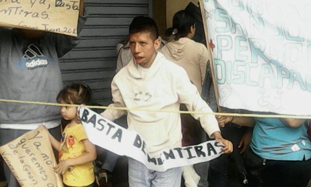 Al menos 70 familias llevan dos días protestando en la plaza Oleary