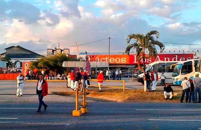 Trabajadores de Lácteos Los Andes trancan la Intercomunal Barquisimeto – Cabudare #1Feb