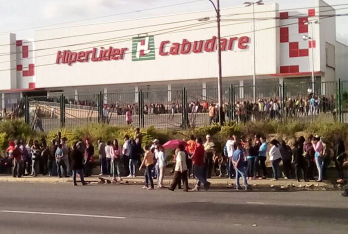 Cabudare amaneció con largas colas para comprar harina #22Feb