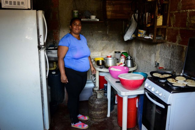 (FILES) In this file photo taken on February 28, 2018 Gabriela Vega, 35, community leader and cook poses for a picture at La Vega shantytown in Caracas. / AFP PHOTO / FEDERICO PARRA