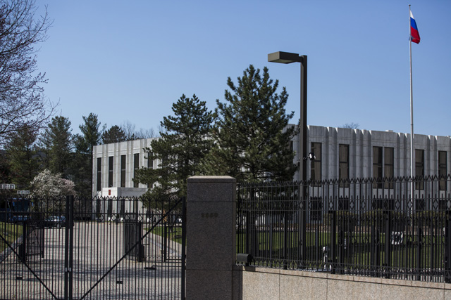 The Russian Embassy is pictured March 31, 2018 in Washington, DC.  First group of expelled Russian diplomats leaves on Saturday the embassy and heads to US Airport.  / AFP PHOTO / ZACH GIBSON