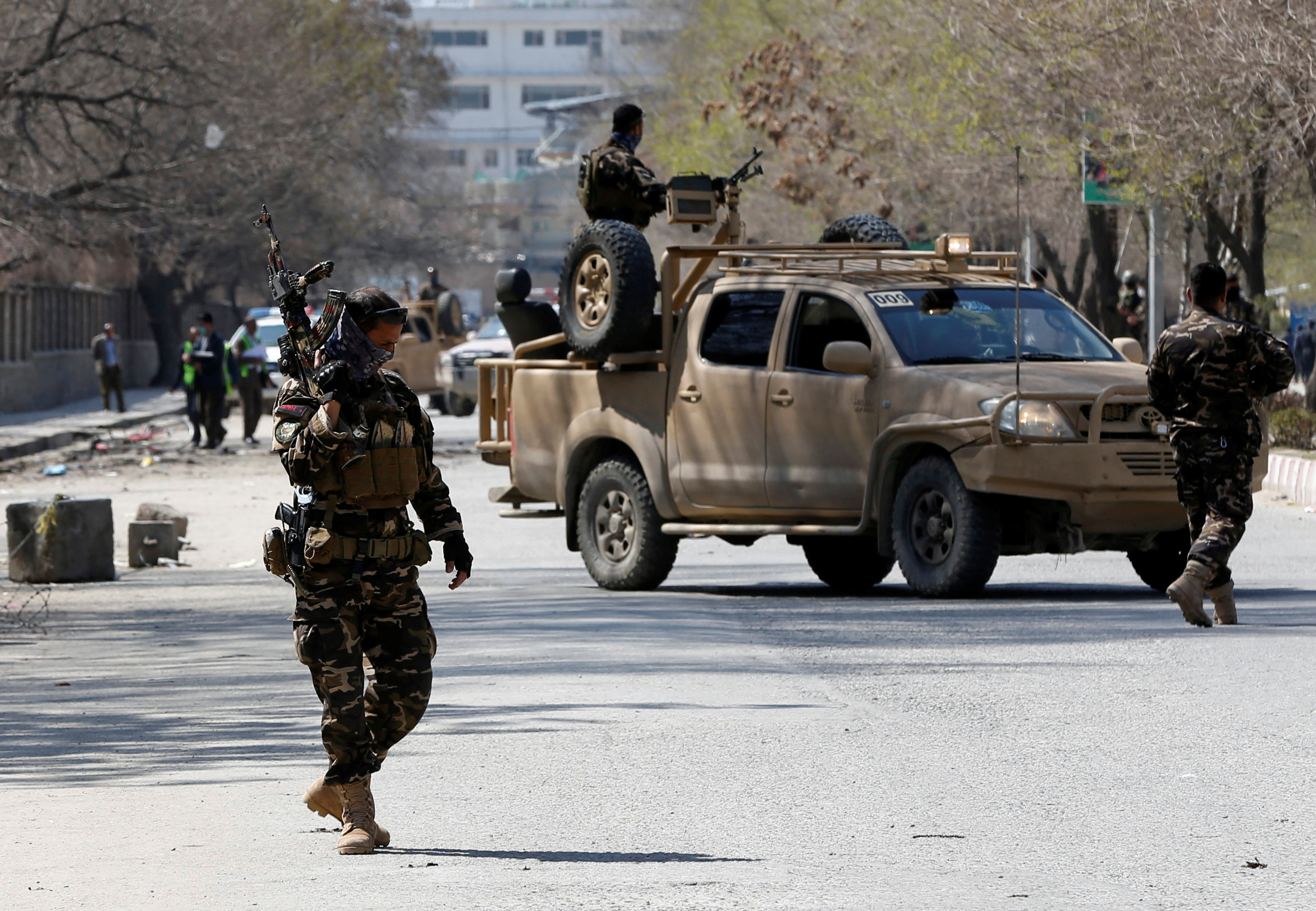 Un ataque talibán a la red eléctrica deja la mayor parte de Kabul a oscuras