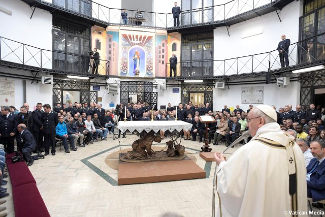 Pope Francis speaks at the Regina Coeli prison during the Holy Thursday celebration in Rome, Italy, March 29, 2018. Osservatore Romano/Handout via REUTERS ATTENTION EDITORS - THIS IMAGE WAS PROVIDED BY A THIRD PARTY