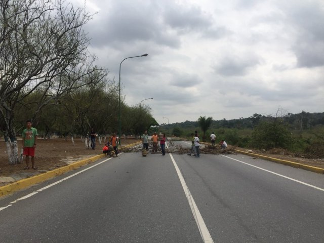 Según informa Ramos, a diario se realizan manifestaciones por falta de comida, medicamentos, transporte, electricidad y agua (Foto extraída de las redes sociales)