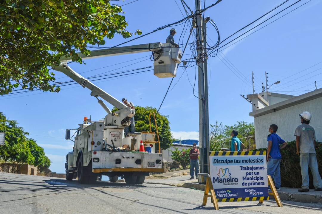 Más de 30 mil millones invierte Alcaldía de Maneiro para iluminar al municipio