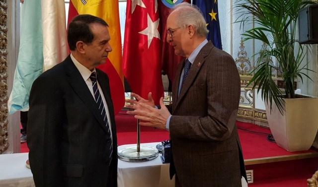 Antonio Ledezma con el Alcalde de Vigo, Abel Caballero, quien además es presidente de la Federación Española de Municipios y Provincias // Foto Prensa