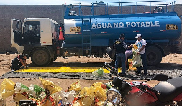 La droga estaba escondida en un camión cisterna. Foto: elpopular.pe