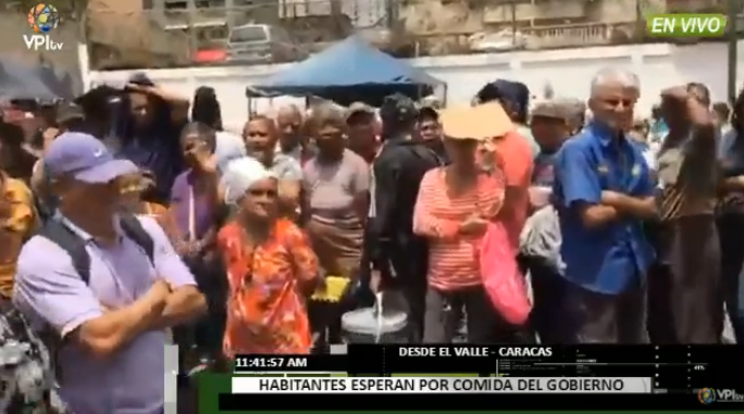 ¡Hambre pareja! La desesperación de los caraqueños por un camión de sardina (video)