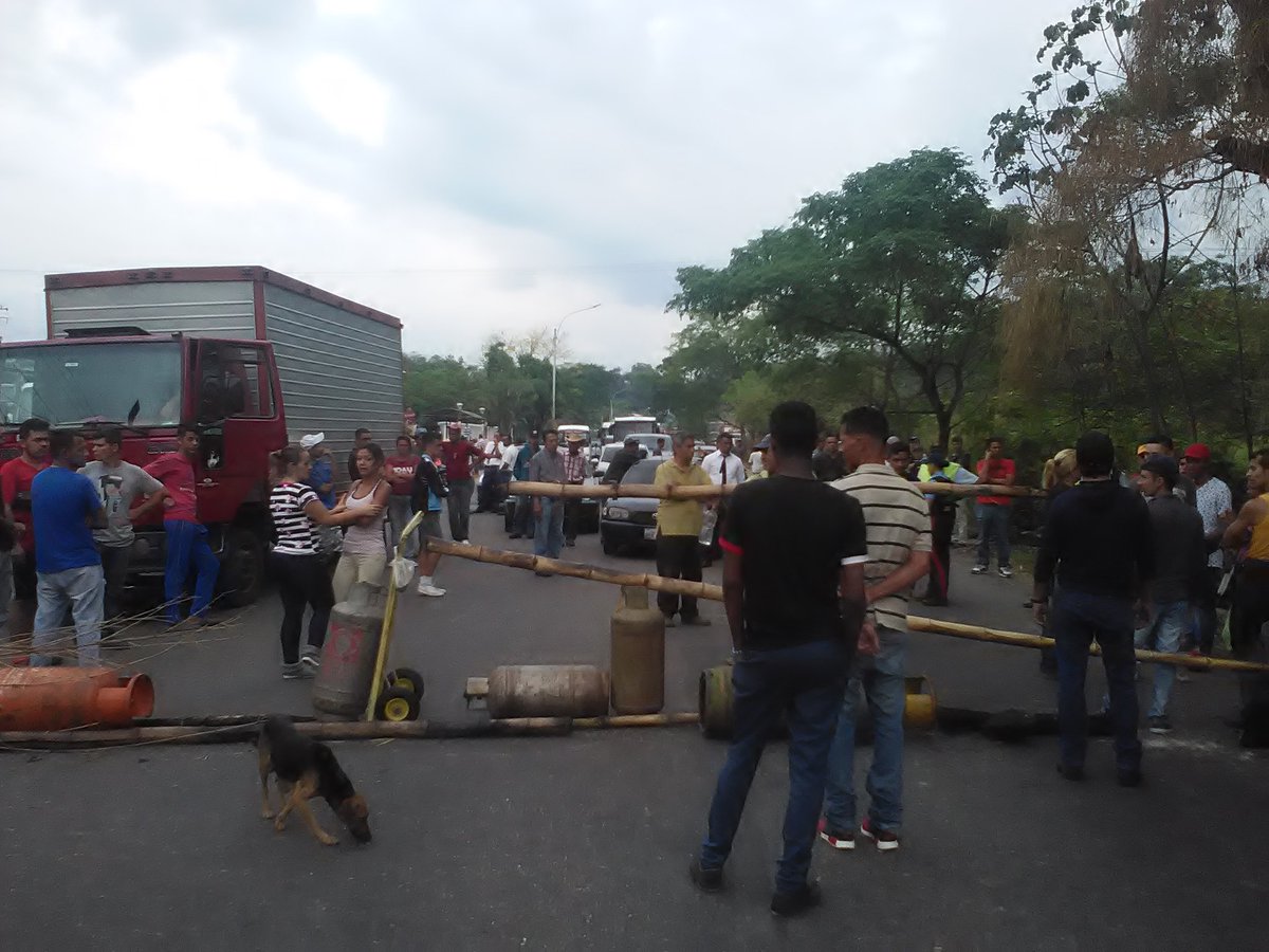 Protesta en la troncal 5 por escasez de gas doméstico #23Mar