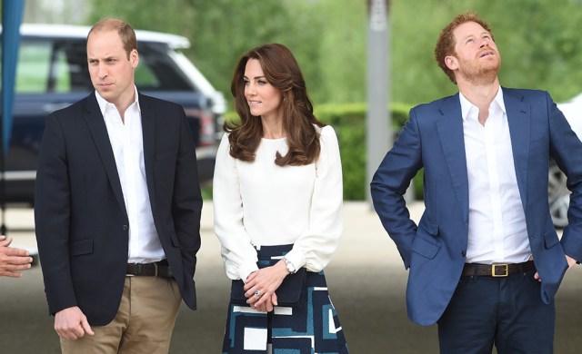 william_kate_middleton_harry_quinta_rueda_sujetavelas_cuando_todos_te_ignoran_998207308_1000x609