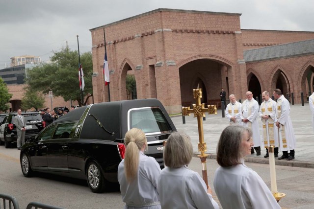 HOUSTON, TX - APRIL 21: The remains of former first lady Barbara Bush leave St. Martin's Episcopal Church following her funeral service on April 21, 2018 in Houston, Texas. Bush, wife of former president George H. W. Bush and mother of former president George W. Bush, died at her home in Houston on April 17 at the age of 92. Scott Olson/Getty Images/AFP