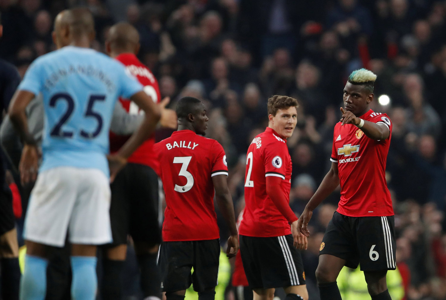 El United se lleva al derbi de Mánchester y aplaza el título del City