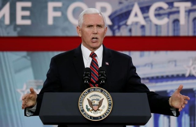 El vicepresidente de Estados Unidos, Mike Pence, en una conferencia en National Harbor, Maryland, feb 22, 2018.  REUTERS/Kevin Lamarque