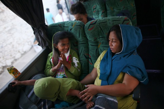En la imagen, migrantes centroamericanos, cruzan México en caravana viajando a Mazatlan, como parte de su nueva ruta, en Tlaquepaque, estado de Jalisco, México, el 19 de abril de 2018. REUTERS/Edgard Garrido