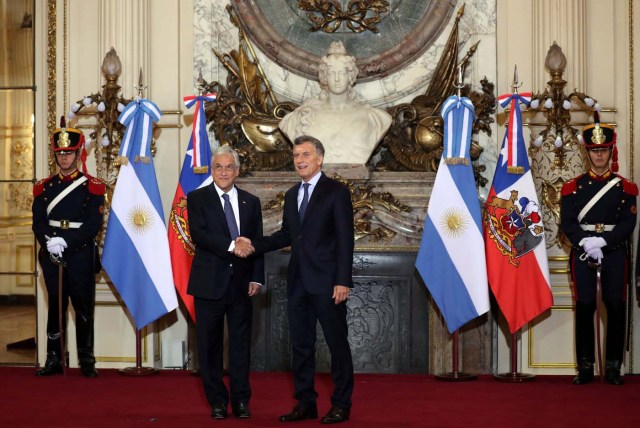 Argentine President Mauricio Macri and his Chilean counterpart Sebastian Pinera shake hands at the Casa Rosada Presidential Palace in Buenos Aires, Argentina, April 26, 2018. REUTERS/Marcos Brindicci