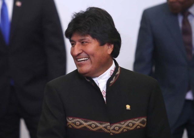 El presidente de Bolivia, Evo Morales, participa en las fotos oficiales de la VIII Cumbre de las Américas hoy, sábado 14 de abril de 2018, en el Centro de Convenciones de Lima (Perú). EFE/Ernesto Arias