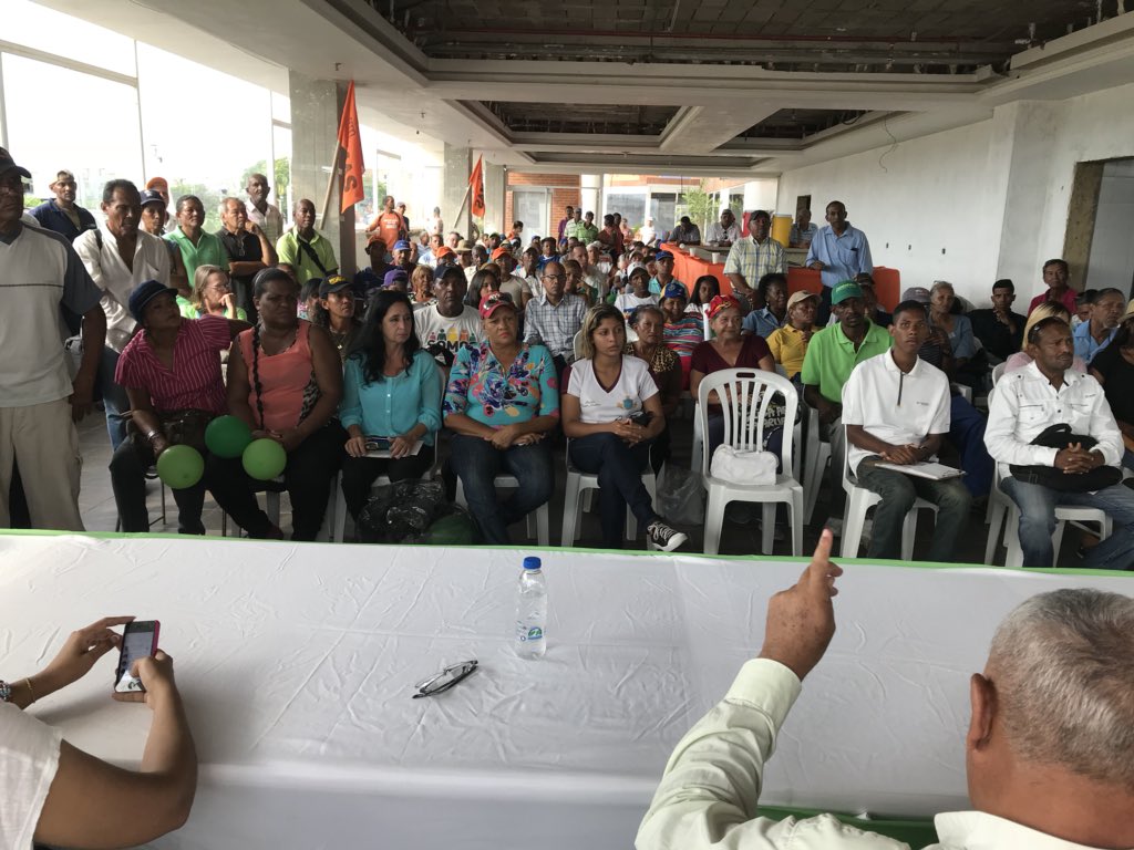 Juramentados comandos de campaña a favor de candidatura de Henri Falcón