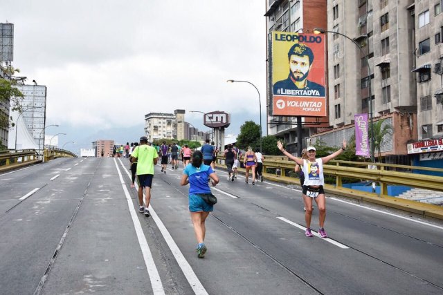 Foto:  Lilian Tintori dedica su primera carrera tras el embarazo a su esposo /  @liliantintori - Twitter