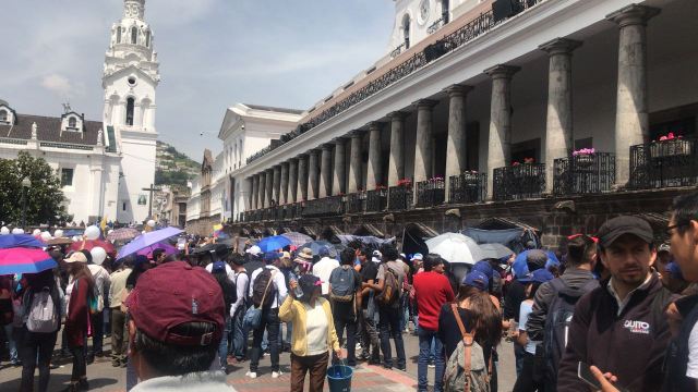 Ecuatorianos protestas por secuestro de periodistas del Diario El Comercio en frontera colombiana (Foto: Natali Becerra)