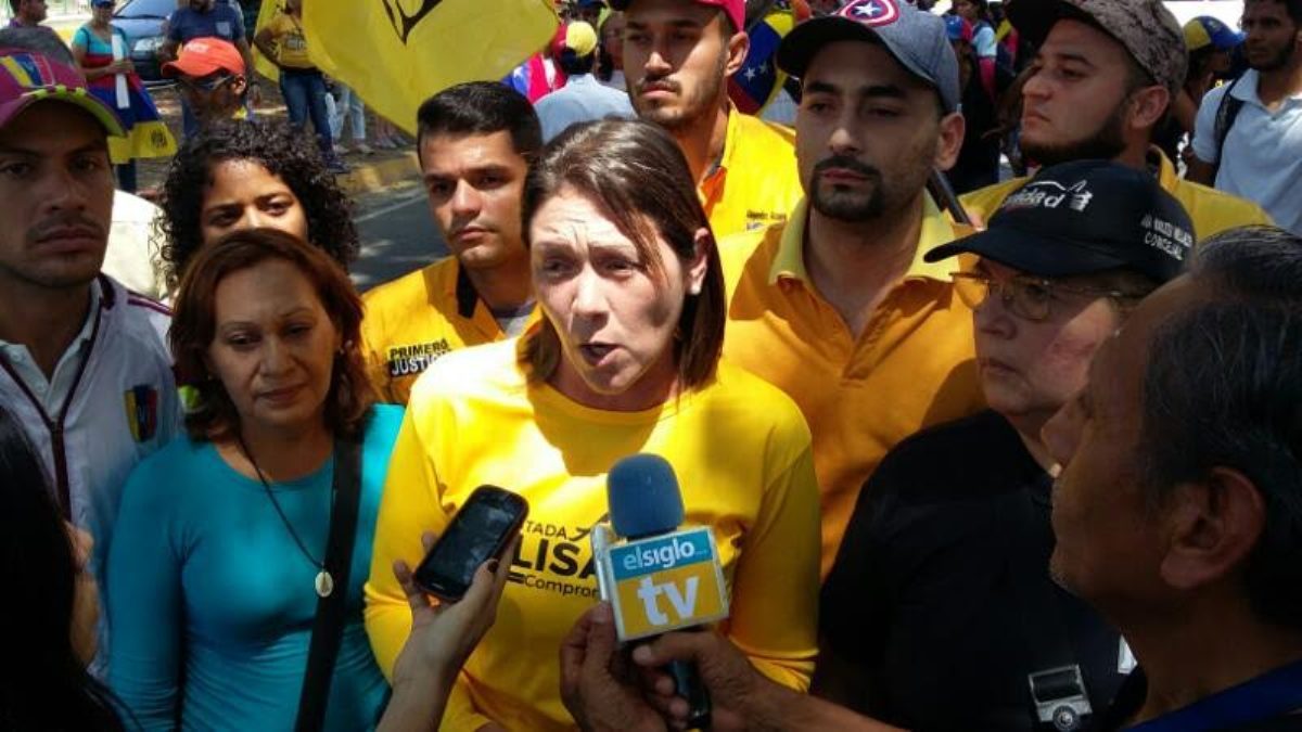 El gobierno puso a las madres a escoger entre alimentar a sus hijos o enviarlos al colegio, según diputada Belisario