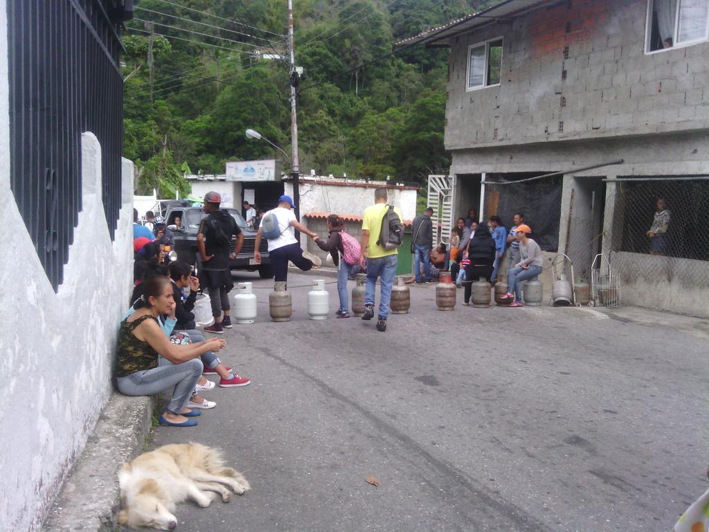 ¡La necesidad no tiene días feriados! Protesta por falta de gas doméstico en Mérida #19Abr (fotos)