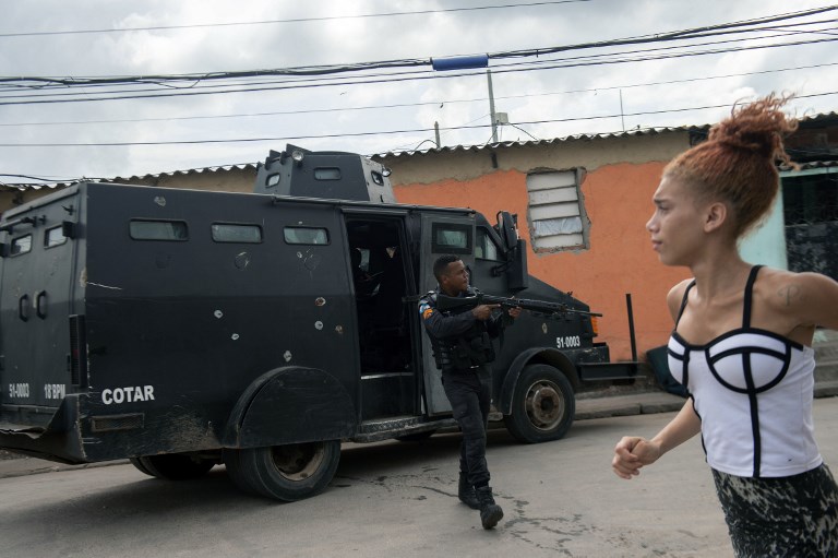 Cierran dos importantes autovías de Río de Janeiro por tiroteos