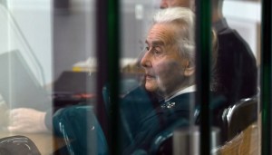 Alemana de 89 años es capturada por negar el Holocausto