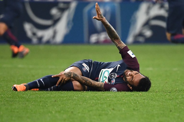 Se encienden las alarmas en Brasil: Dani Alves podría perderse el Mundial