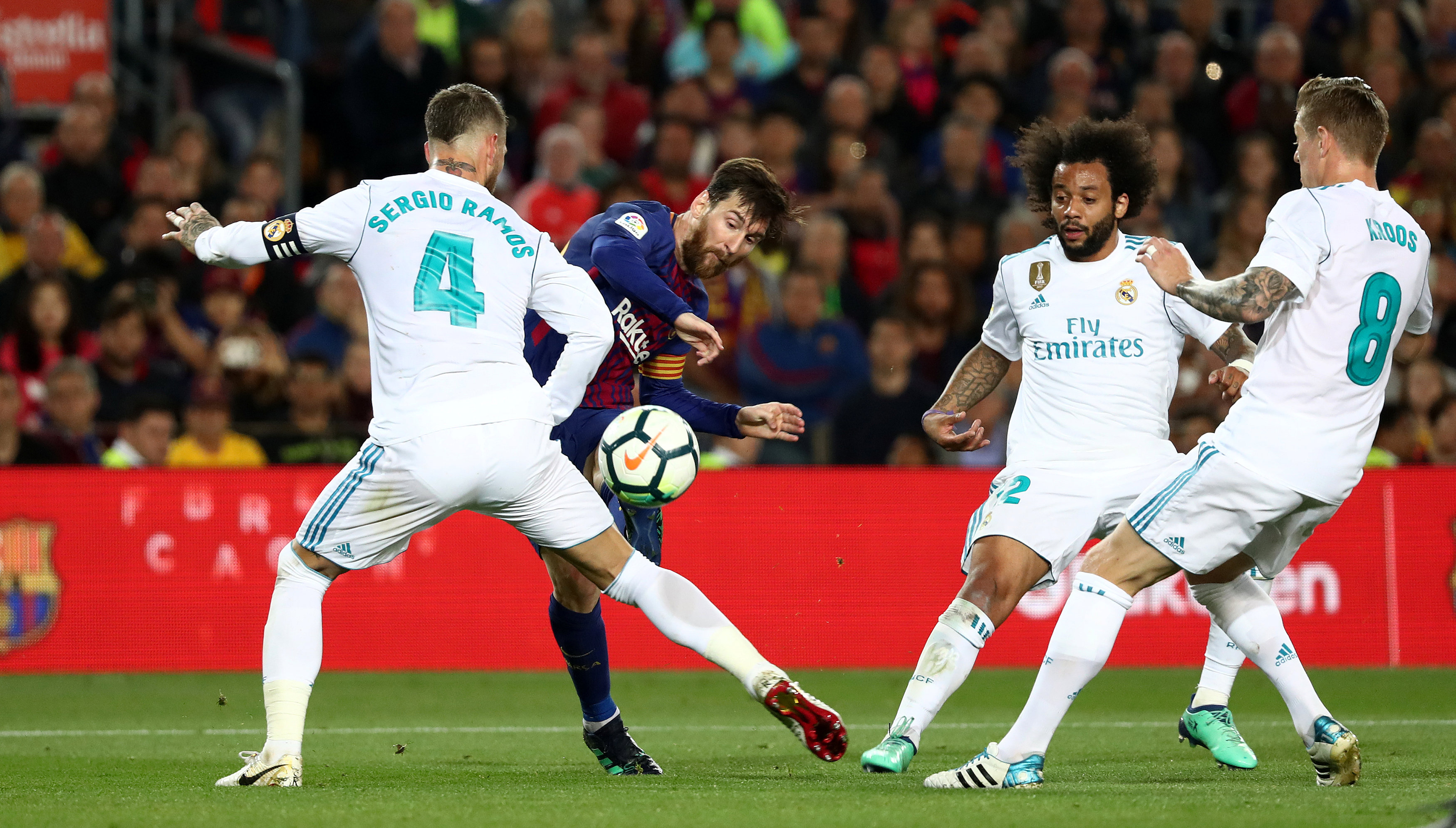 Barcelona empata con el Real Madrid pero sigue invicto