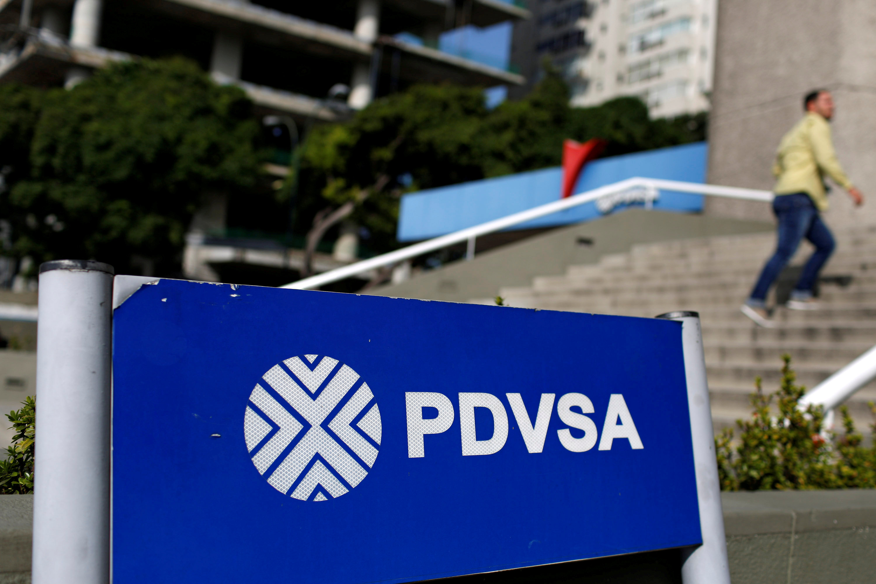 Pdvsa desvía tanquero de crudo en Curazao ante posible confiscación