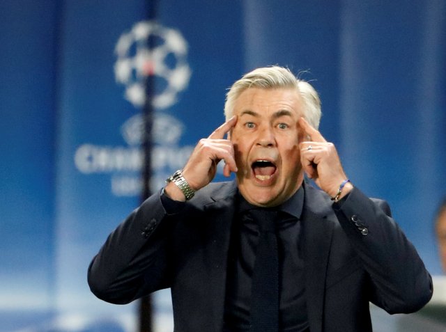 FILE PHOTO: Soccer Football - Champions League - Paris St Germain vs Bayern Munich - Parc des Princes, Paris, France - September 27, 2017   Bayern Munich coach Carlo Ancelotti reacts   REUTERS/Charles Platiau/File Photo