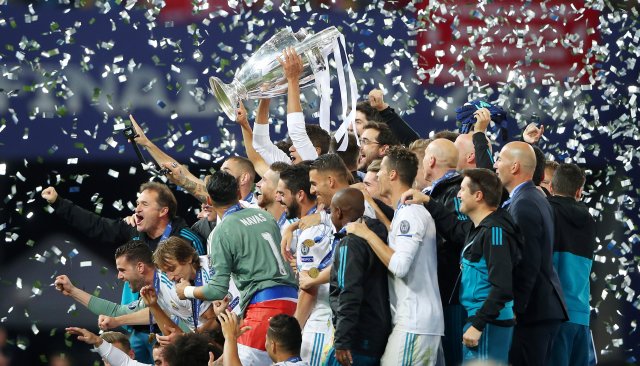 Soccer Football - Champions League Final - Real Madrid v Liverpool - NSC Olympic Stadium, Kiev, Ukraine - May 26, 2018   Real Madrid celebrate winning the Champions League with the trophy   REUTERS/Hannah McKay