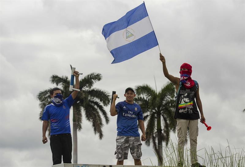 Un centenar de personas recorren las calles de Managua para pedir justicia