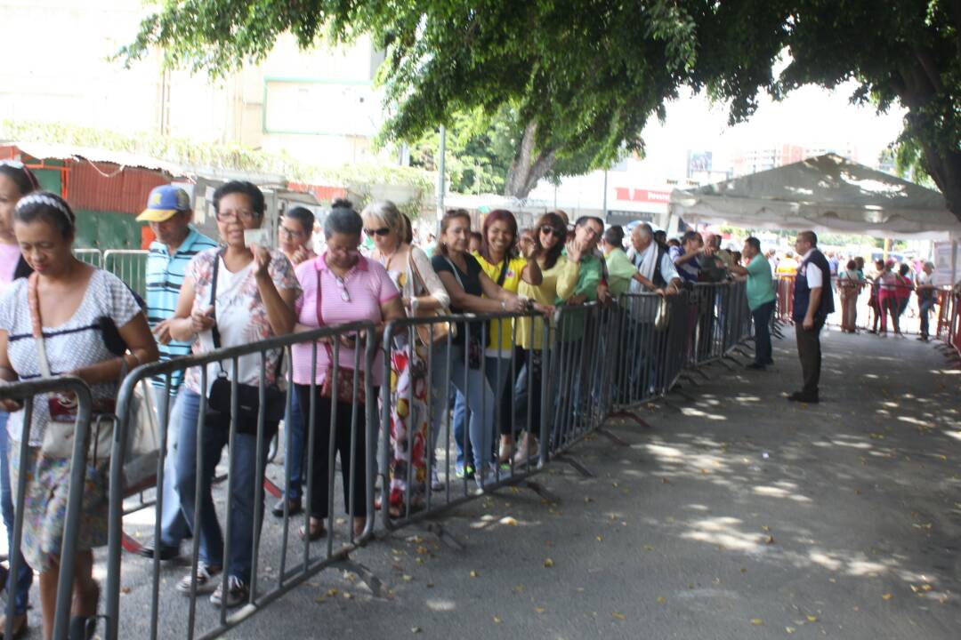 Así se encuentra el Consulado de Colombia en Caracas #27May (fotos)