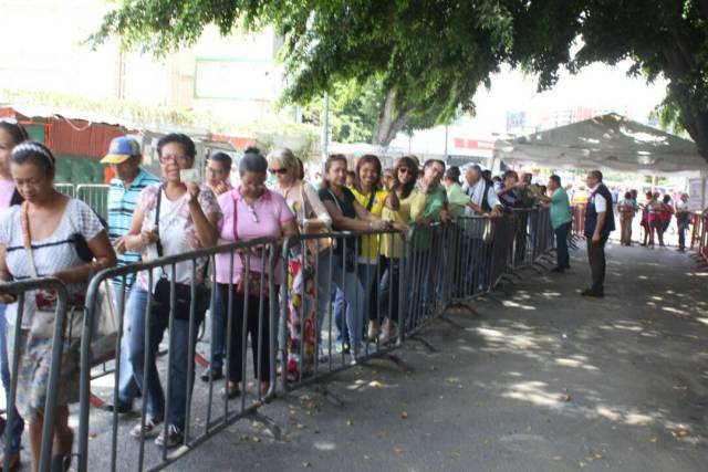 Colombianos en Venezuela se acercan hasta el consulado para ejercer su derecho la voto en las elecciones presidenciales / Juan Peraza - LaPatilla.com