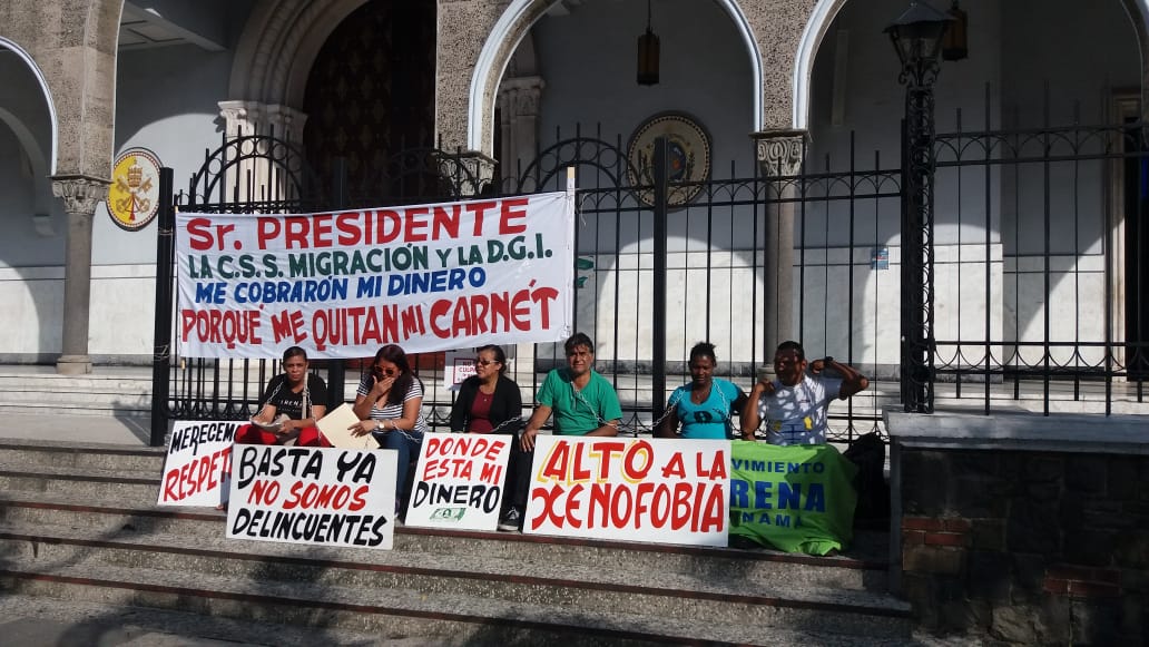 Venezolanos en Panamá protestan por retiro de carnets de residencia #23May