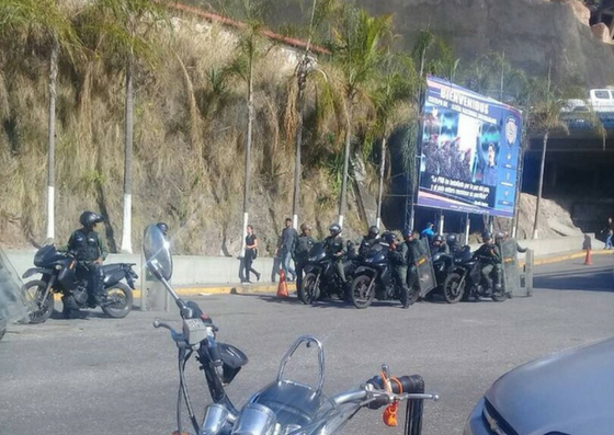 Equipos antimotines de la GNB se encuentran en los alrededores de El Helicoide #17May (fotos)