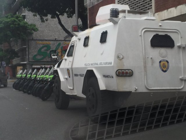 Foto: PNB se mantiene en la avenida Libertador a la altura de Chacaito / Raylí Luján