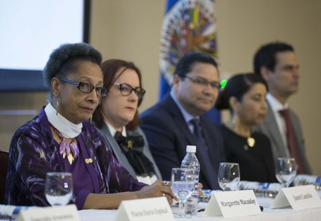 STO15. SANTO DOMINGO (REPÚBLICA DOMINICANA), 03/05/2018.- La presidenta de la Comisión Interamericana de Derechos Humanos (CIDH), Margarette May Macaulay (i), asiste a la apertura del 168 Período Extraordinario de Sesiones de la institución, hoy, jueves 3 de mayo 2018, en Santo Domingo (República Dominicana). EFE/Orlando Barría