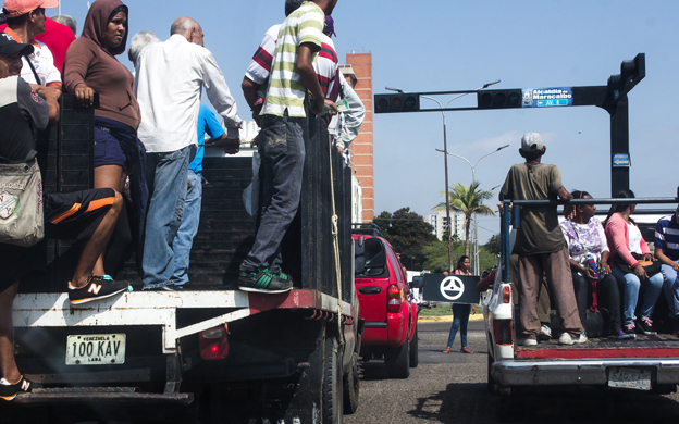  Los nuevos vehículos de transporte son denominados “trasnbarandas” (Fotos: José Nava) 