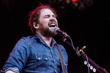 Confirman la muerte del cantante Scott Hutchison, líder de Frightened Rabbit