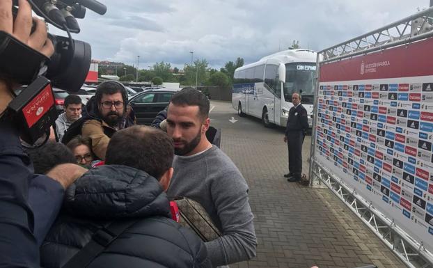 Dani Carvajal, a su llegada a la concentración de la selección. / RE