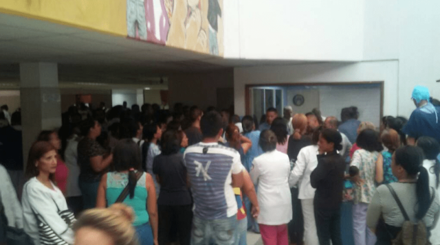 Ayer lunes, en horas de la tarde, se conoció que dos médicos habían sido detenidos durante una manifestación en el centro de salud | FOTO: @LDanieri